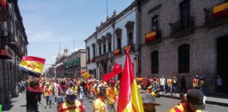 Marchan por mudanza de Monarcas