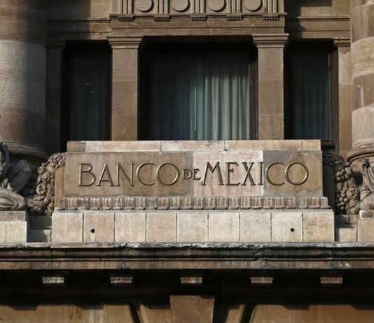 Critican reformas al Banxico