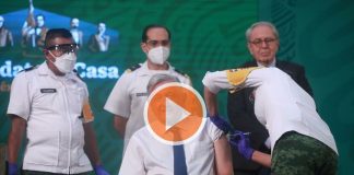 AMLO recibe vacuna