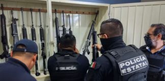 Desarman y relevan a policías municipales de Papantla y Zongolica en Veracruz