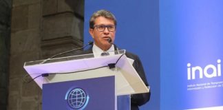 Monreal reclama a redes sociales; acusa freno de iniciativa