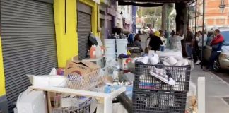 Con violencia y sin aviso, desalojan a una familia de departamento en la Cuauhtémoc