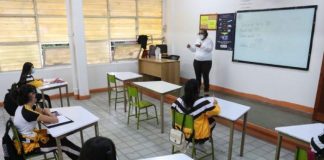 ¿Educación de calidad en México? Maestros dan clases sin licenciatura