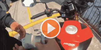 VIDEO: Policía extorsiona a motociclista por invadir carril confinado