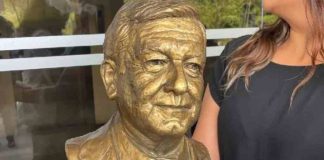busto AMLO Sheinbaum