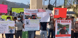 Familiares de desaparecidos por “Otis” protestan en Acapulco