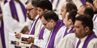 Esto es lo que ganan mensualmente los sacerdotes católicos en México