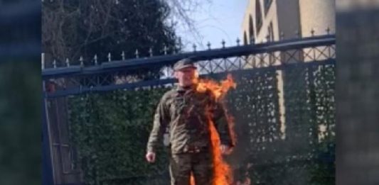 Soldado de EU muere tras prenderse fuego en Embajada de Israel; protestó contra el genocidio en Palestina