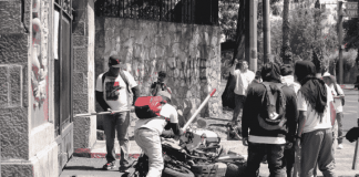 Comuneros de Arantepacua toman oficinas del SAT y queman vehículos