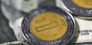 El superpeso se sigue desinflando, así se devaluó este jueves frente al dólar