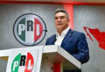 Alejandro Moreno se registró para dirigir al PRI por 4 años más
