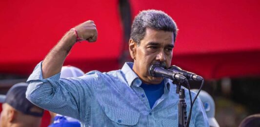 Maduro afirma que Edmundo González prepara su fuga de Venezuela y “se lleva los billetes a Miami”