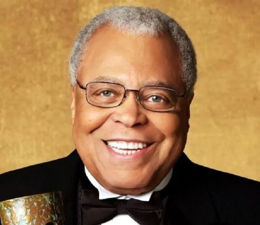 Falleció el actor James Earl Jones, voz de Darth Vader y Mufasa