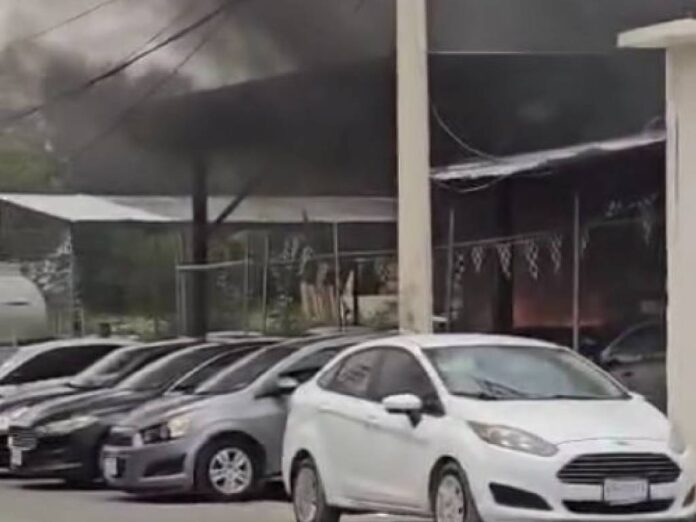 asesinan a 4 en lote de autos
