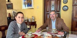 esta-haciendo-un-gran-trabajo-sheinbaum-desmiente-salida-de-juan-ramon-de-la-fuente-de-la-sre