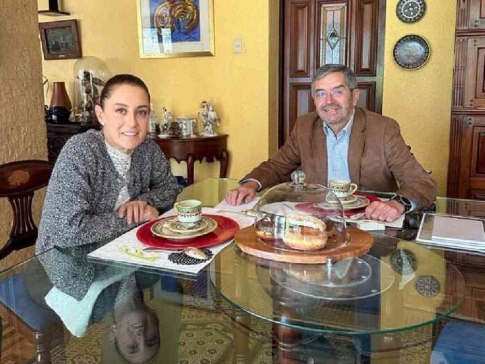 esta-haciendo-un-gran-trabajo-sheinbaum-desmiente-salida-de-juan-ramon-de-la-fuente-de-la-sre