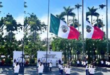 izan-al-reves-la-bandera-de-mexico-en-acto-oficial-en-veracruz