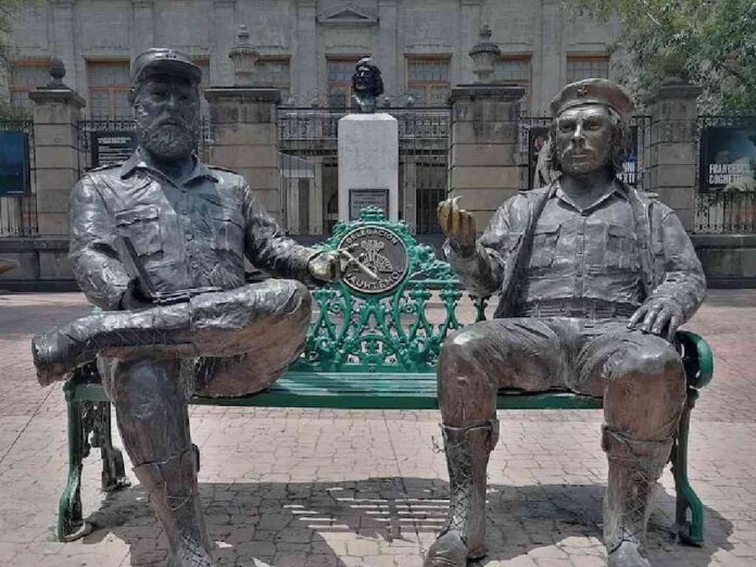 sheinbaum-se-enojo-porque-quitaron-las-estatuas-del-che-guevara-y-fidel-castro