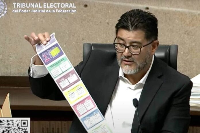 Magistrado exhibió acordeones