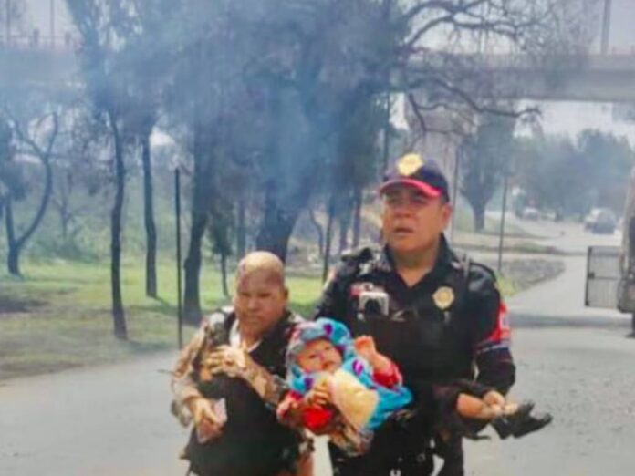 Policía rescata a bebé tras explosión de pipa