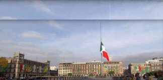 sheinbaum-iza-a-media-asta-la-bandera-en-memoria-a-las-victimas-de-los-sismos-de-1985-y-2017