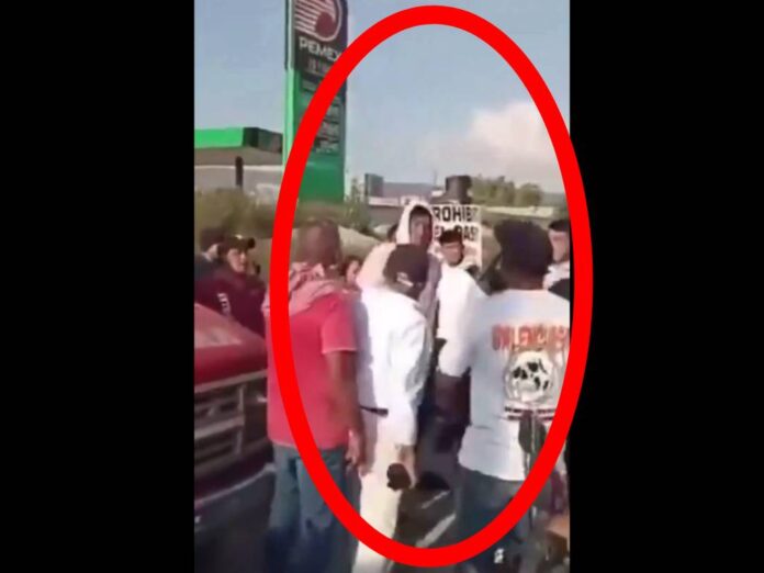 Manifestantes linchan a joven en Huehuetoca