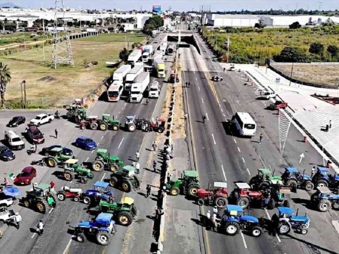 agricultores-y-productores-cierran-segob-y-carreteras-por-segundo-dia
