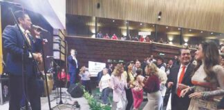 sheinbaum-llama-insensible-a-la-oposicion-pero-calla-ante-el-cuauh-y-baile-de-morena